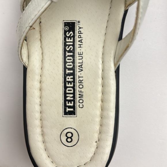 Tender Tootsies White slip on Comfort Sandals - Picture 3 of 6